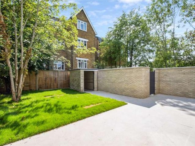 House for sale in Streatham, Greater London