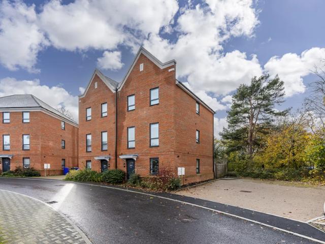 House for rent in Gun Hill Park, Aldershot