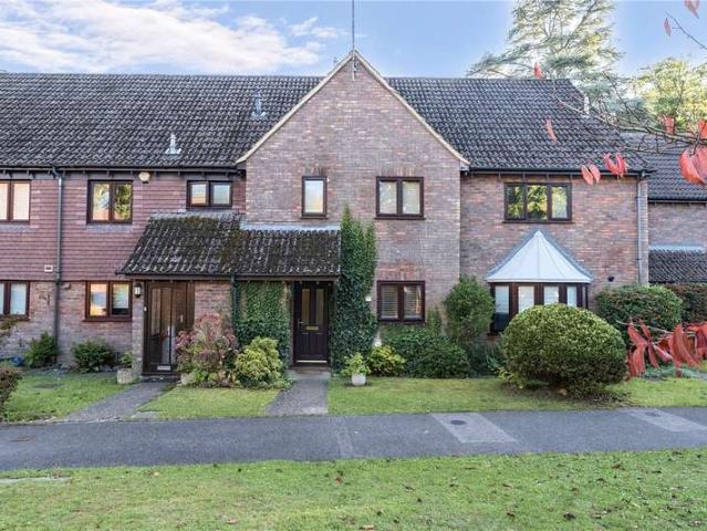 House for sale in Fole, Surrey