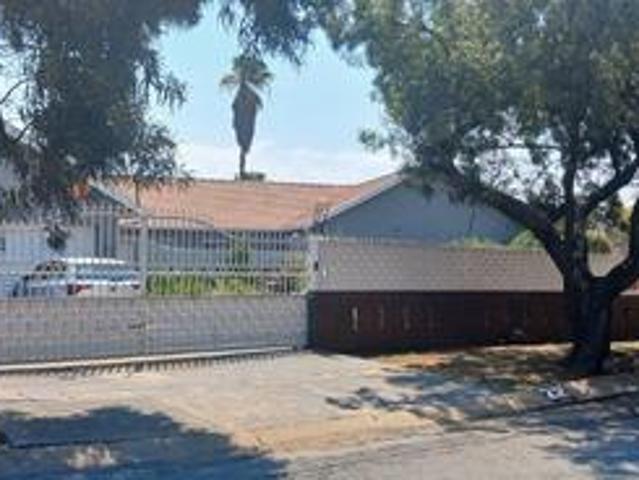 House for sale in Brackenhurst, Alberton
