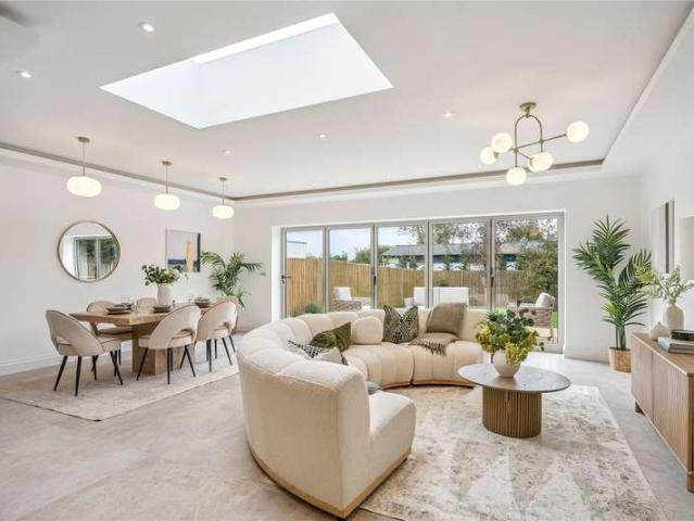 House for sale in Denham, Tatling End
