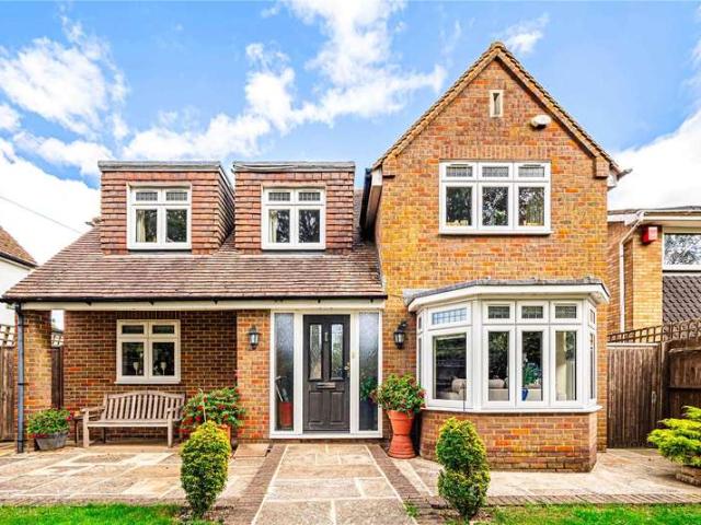 House for sale in Leverstock Green, Dacorum