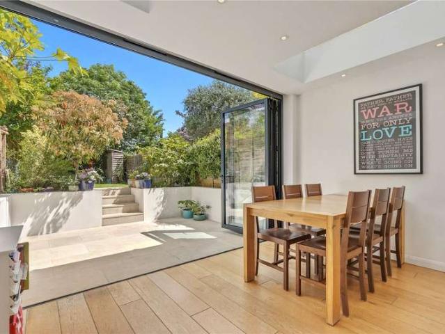 House for sale in Summerstown, Greater London
