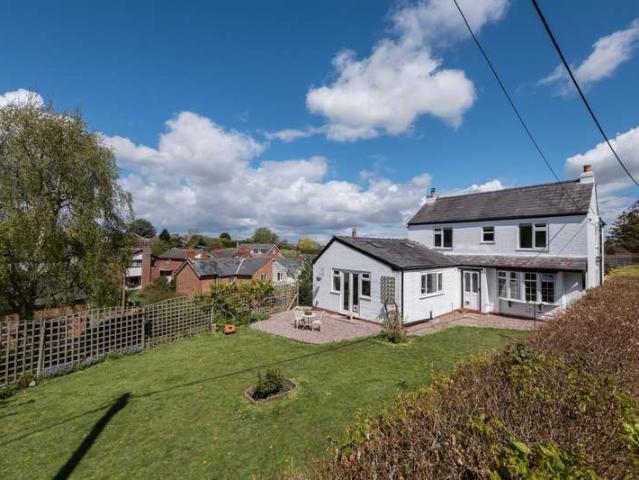 House for sale in Kingsley, Cheshire