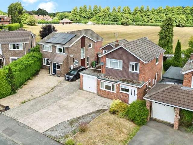 House for sale in Speen