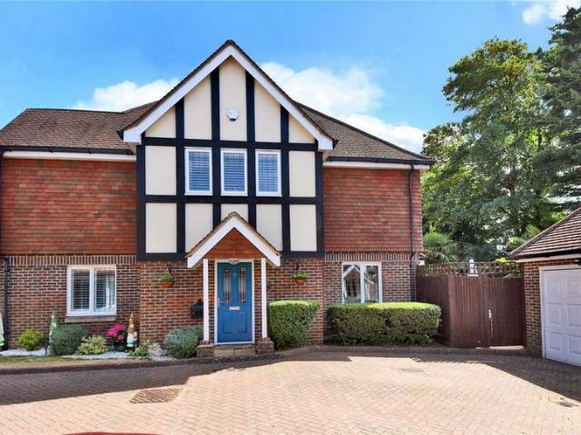 House for sale in Nork, Red Hill