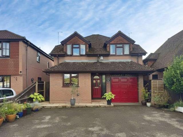 House for sale in Bledlow-cum-Saunderton, Buckinghamshire