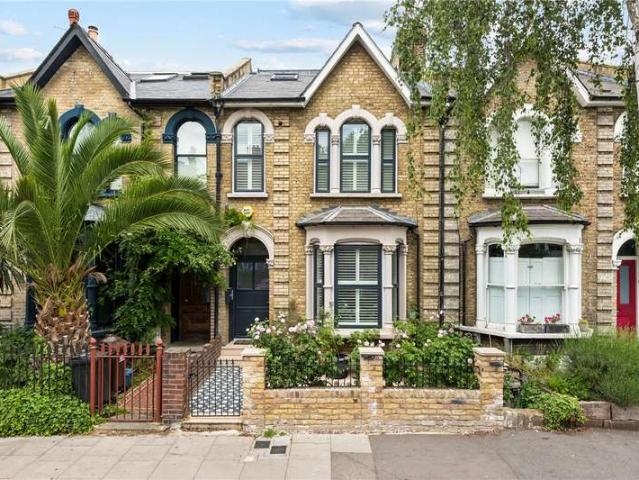 House for sale in Lower Clapton, Greater London