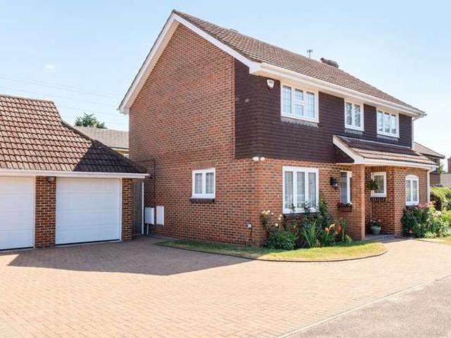 House for sale in Hatch End, Greater London