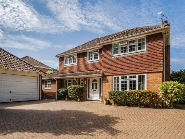 House for sale in Frogmore, Hart