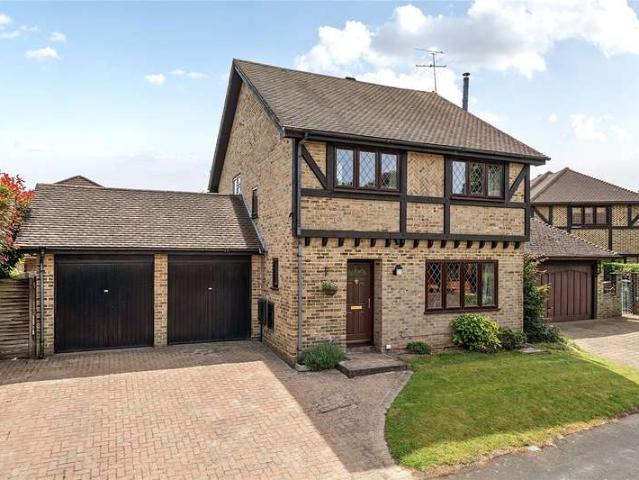 House for sale in Goldsworth Park, Woking