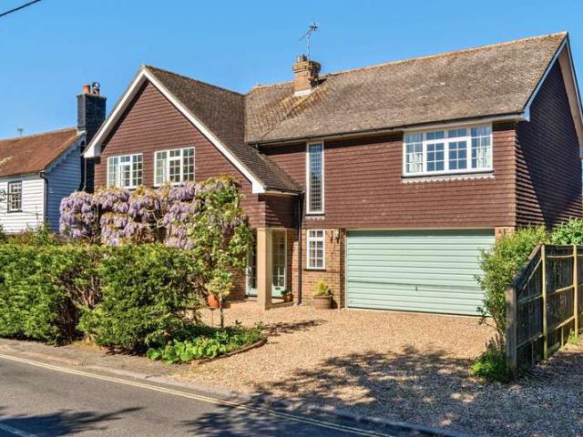 House for sale in Cox Green, Horsham