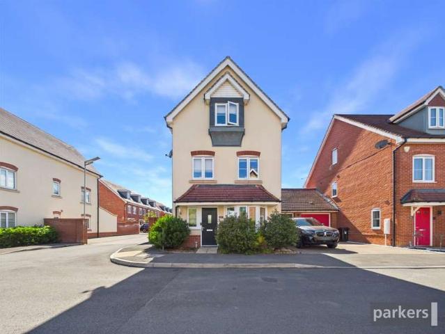 House for sale in Woodley