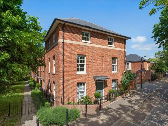 House for sale in The King's Mile, The Bridge