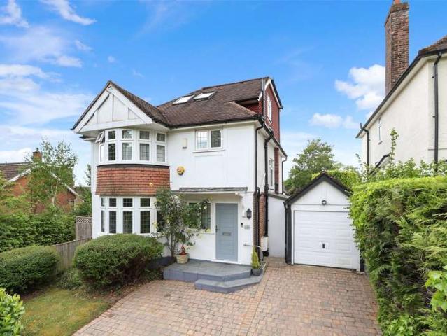 House for sale in Woodhatch, Red Hill