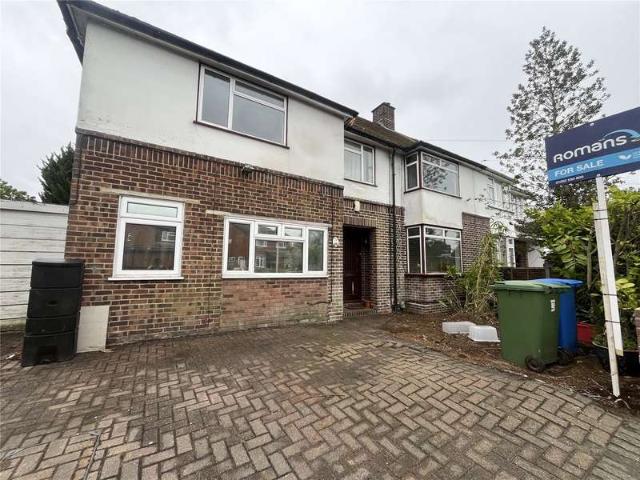 House for sale in The Crescent, Farnborough