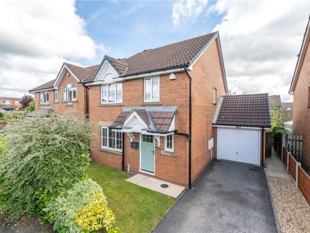 House for sale in Gildersome, West Yorkshire