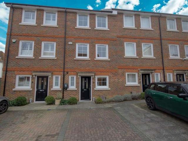 House for sale in The Butts, Kent