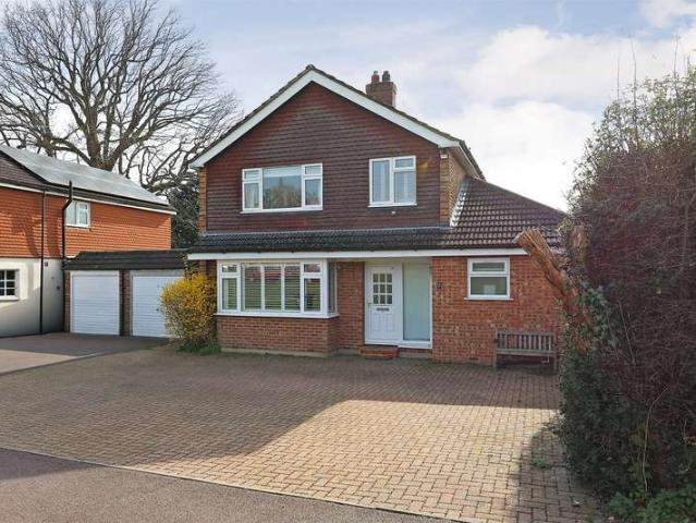 House for sale in Oxted, Hillview