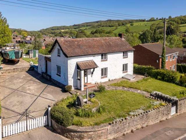 House for sale in Bromsberrow Heath, Gloucestershire