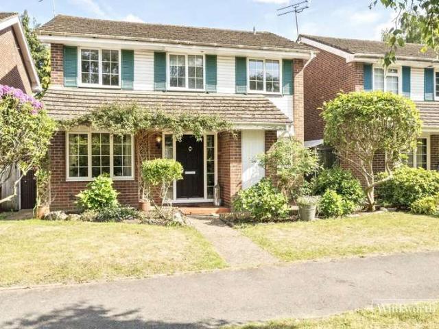House for sale in Heol-las, Surrey