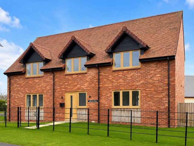 House for sale in Crookhill, Worcestershire