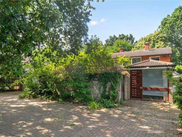 House for sale in Whiteley Village, Blackhills