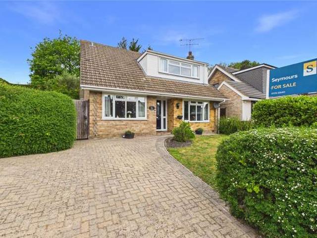 House for sale in Heol-las, Surrey