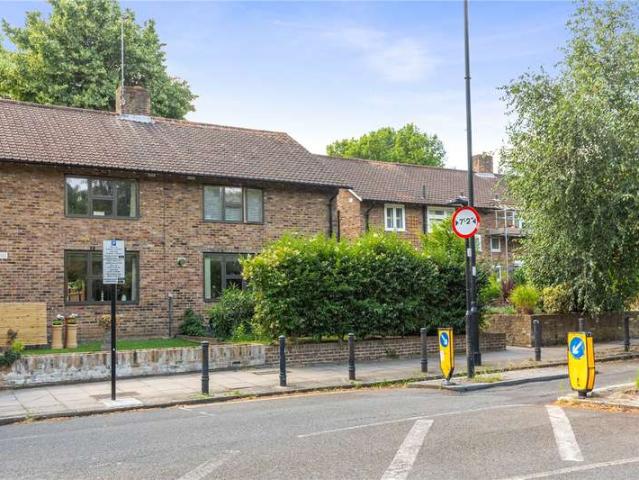 House for sale in Canonbury, Greater London