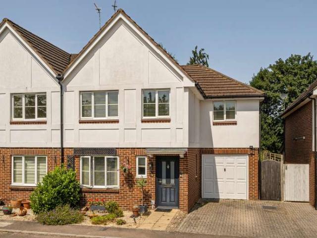 House for sale in Watford Rural, Batchworth