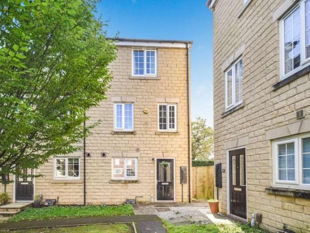 House for sale in Cottingley, West Yorkshire