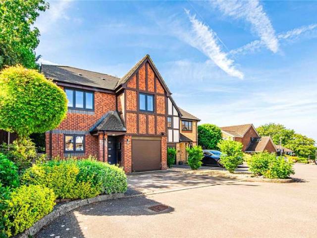 House for sale in The Image, Pouchen End