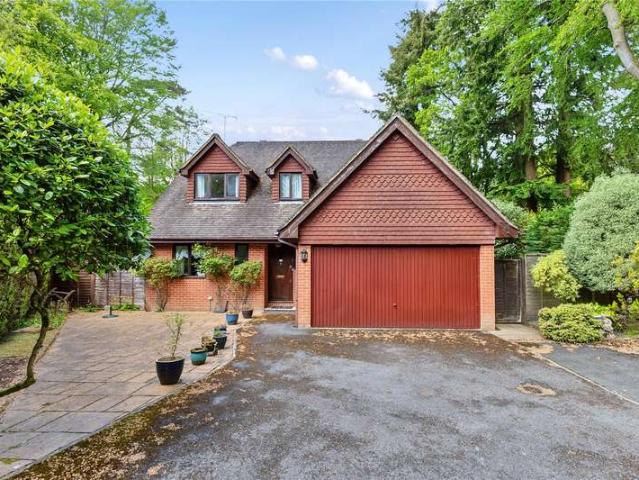 House for sale in Fole, Surrey