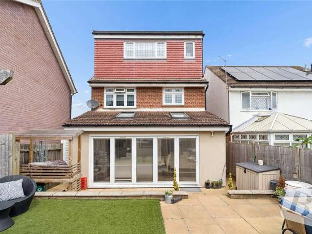 House for sale in Rainham, Greater London