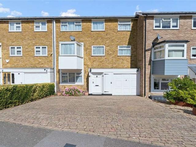 House for sale in Lee Chapel, Basildon
