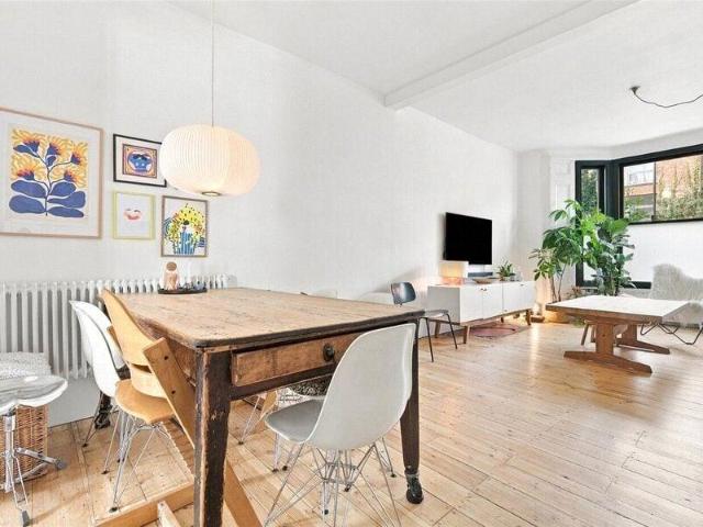House for sale in Cat Hill, England