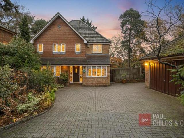House for sale in Heol-las, Surrey