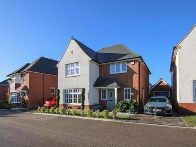 House for sale in Lee Chapel, Essex
