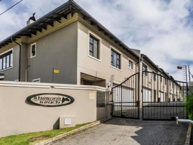 House for sale in Beacon Bay, East London