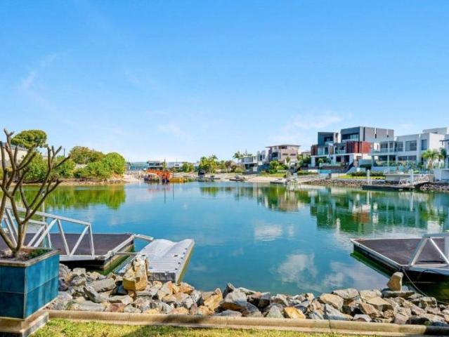 House for sale in Broadbeach Waters, Gold Coast City
