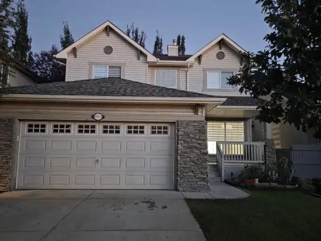 House for rent in Crestmont, Calgary