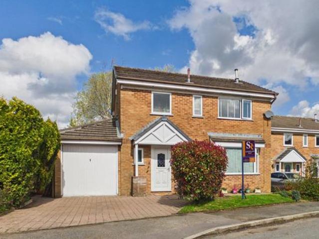House for sale in Charlesworth, East Midlands