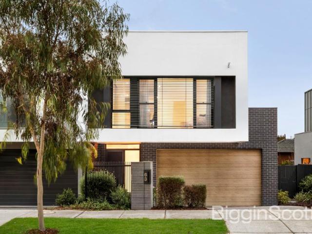 House for sale in Tullamore Doncaster, Melbourne