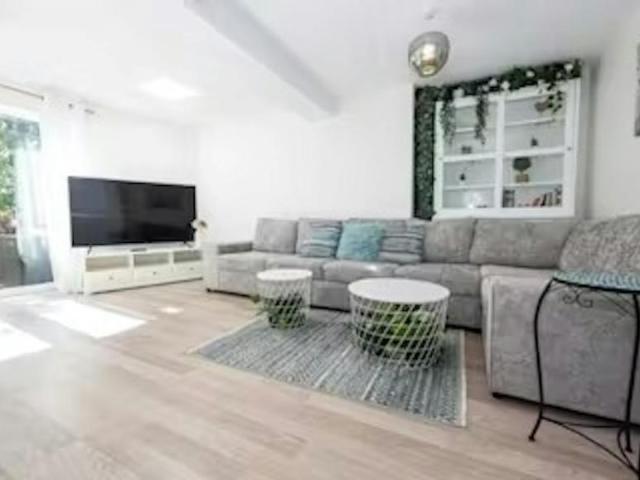 House for rent in Barton upon Irwell, Salford