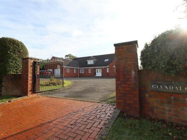 House for sale in Elton