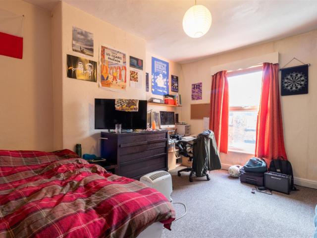 House for rent in Hyde Park, West Yorkshire