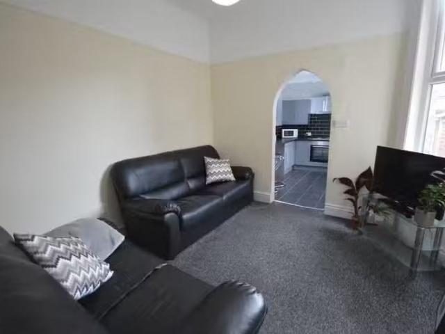 House for rent in Calderstones