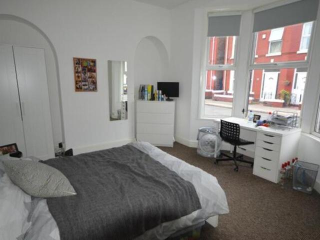 House for rent in Calderstones