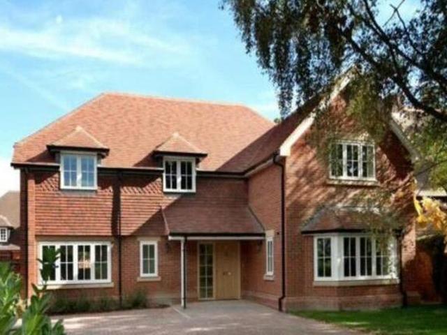 House for sale in Ascot