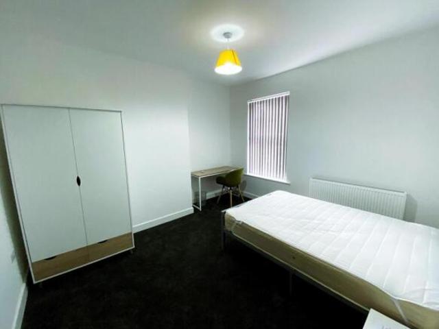 House for rent in Calderstones